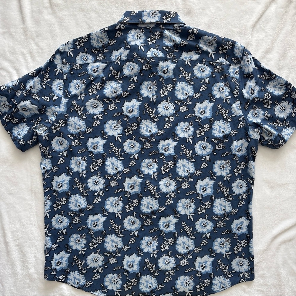 UNTUCKit Men's Short Sleeve Button-Up Shirt Blue Floral Hawaiian Size Medium - Picture 3 of 4